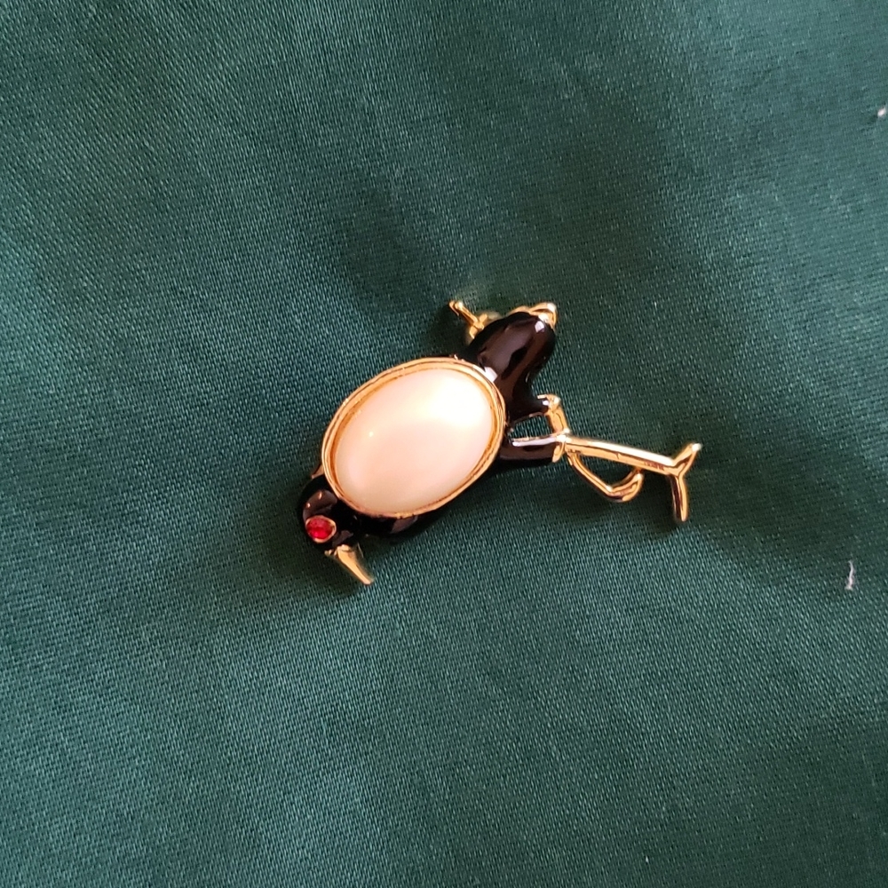 Cute Bird Pin - Picture 2 of 3